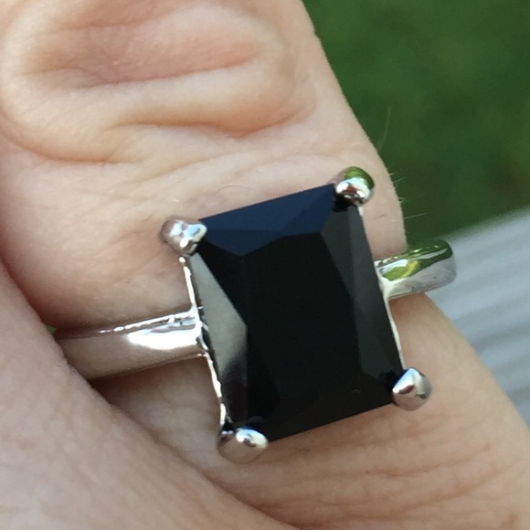 Black Sapphire luxury cut fashion ring - Picture 2 of 8